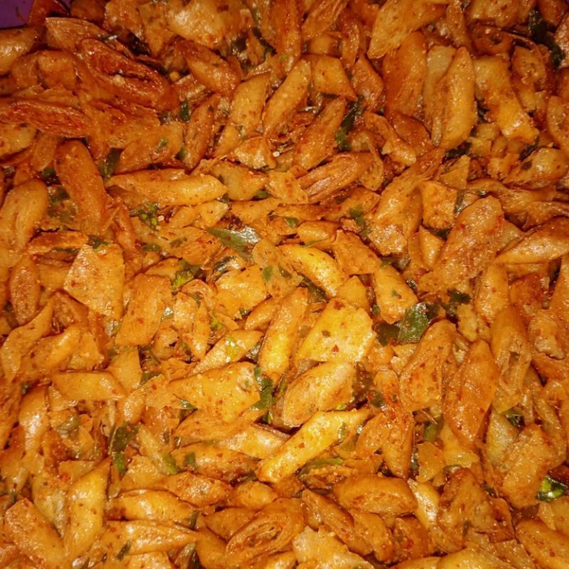 1 kg keripik kulit lumpia goreng pedas Rasa dau jeruk / kulpi keripik