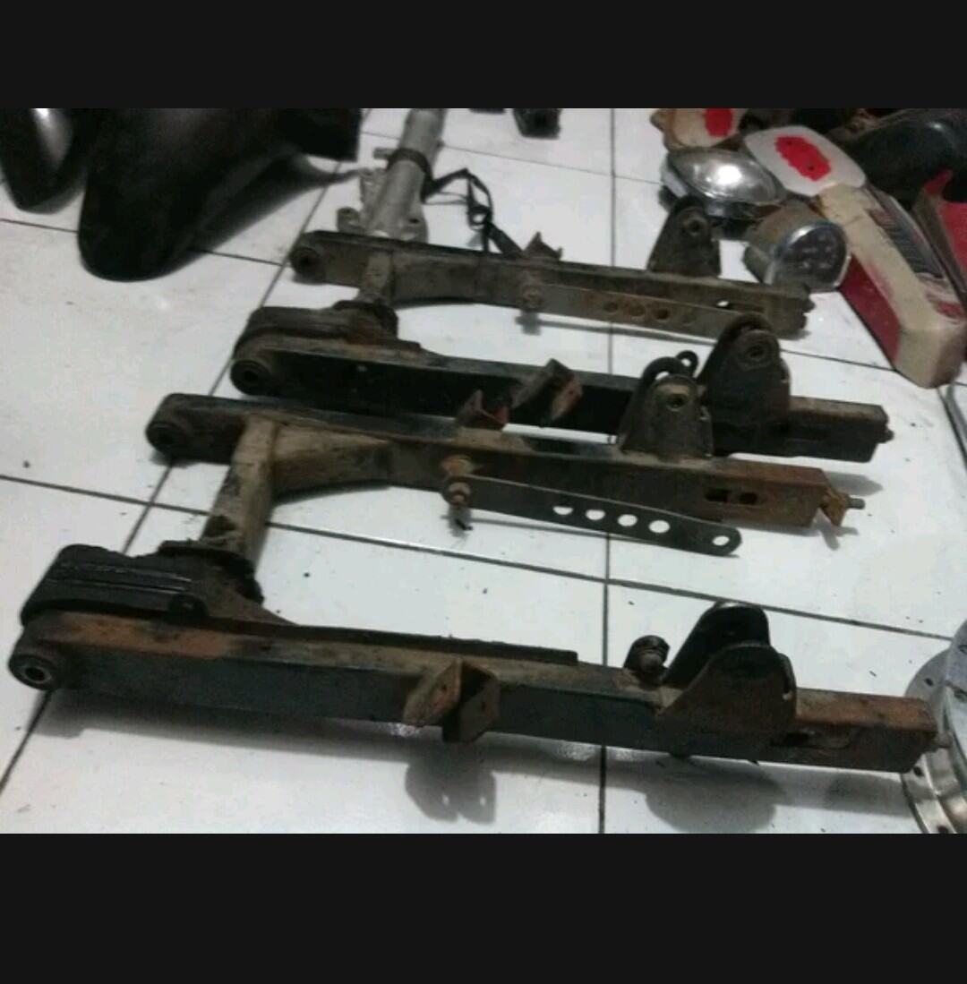 swing arm suzuki rc 100 bravo barang bekas jaminan ORIGINAL masih