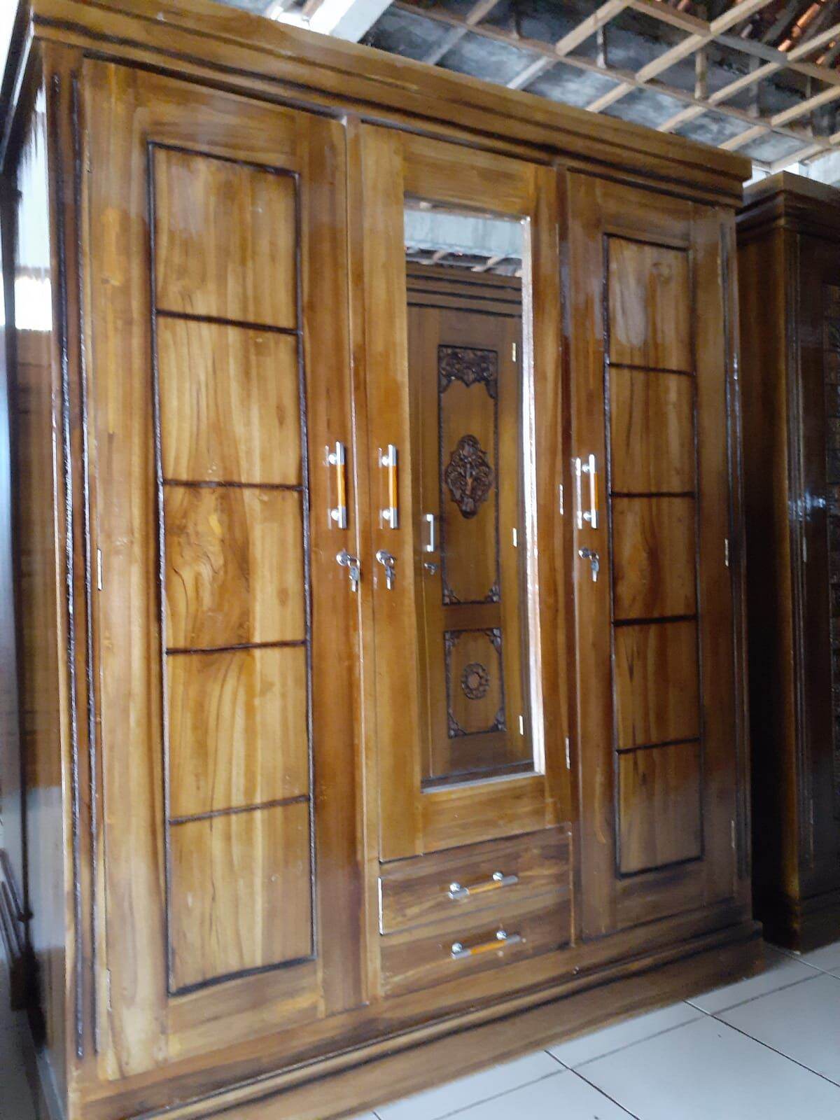 lemari pintu 3 kayu jati asli, bahan terbuat dari kayu jati