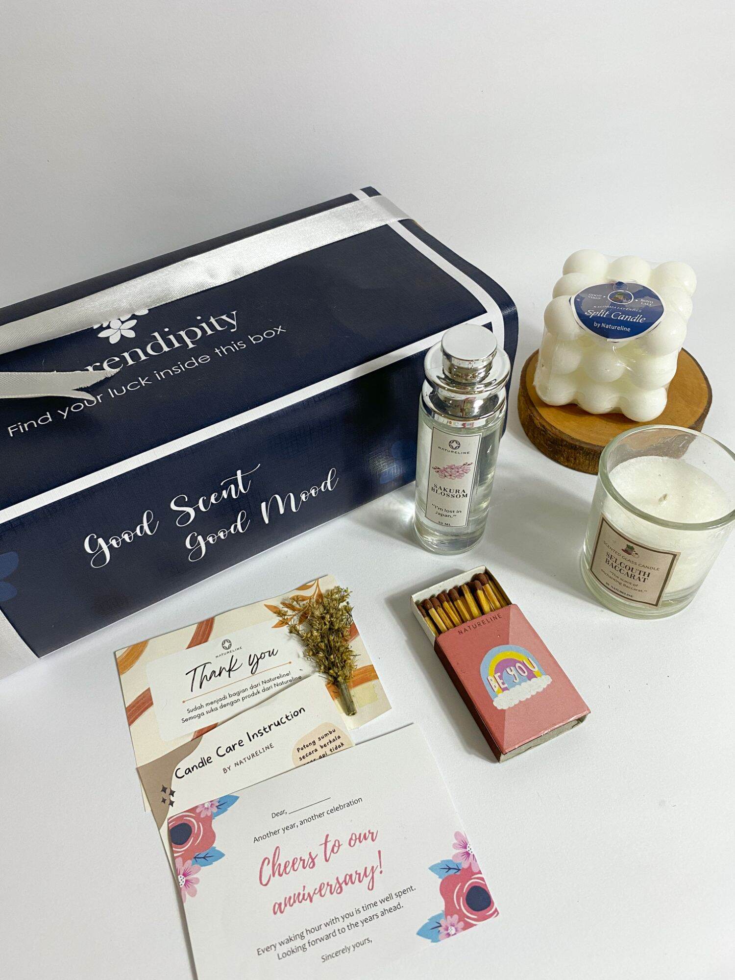 Hampers hadiah box Lilin aromaterapi "Serendipity" Scented Candle Birthday pernikahan wisuda