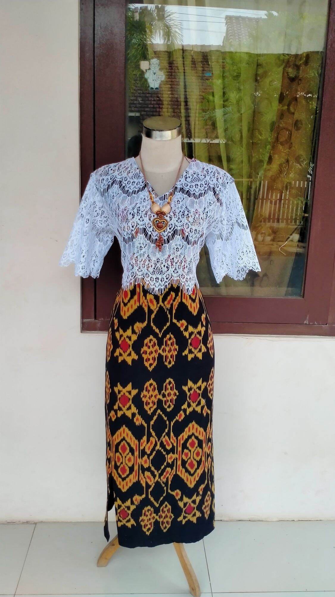 brokat dress modern 5 Modern Design Brocade Dress Models that Make Your Appearance More Elegant and Trendy