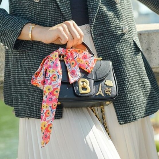 Buttonscarves alma flap bag lilac small new, Fesyen Wanita, Tas