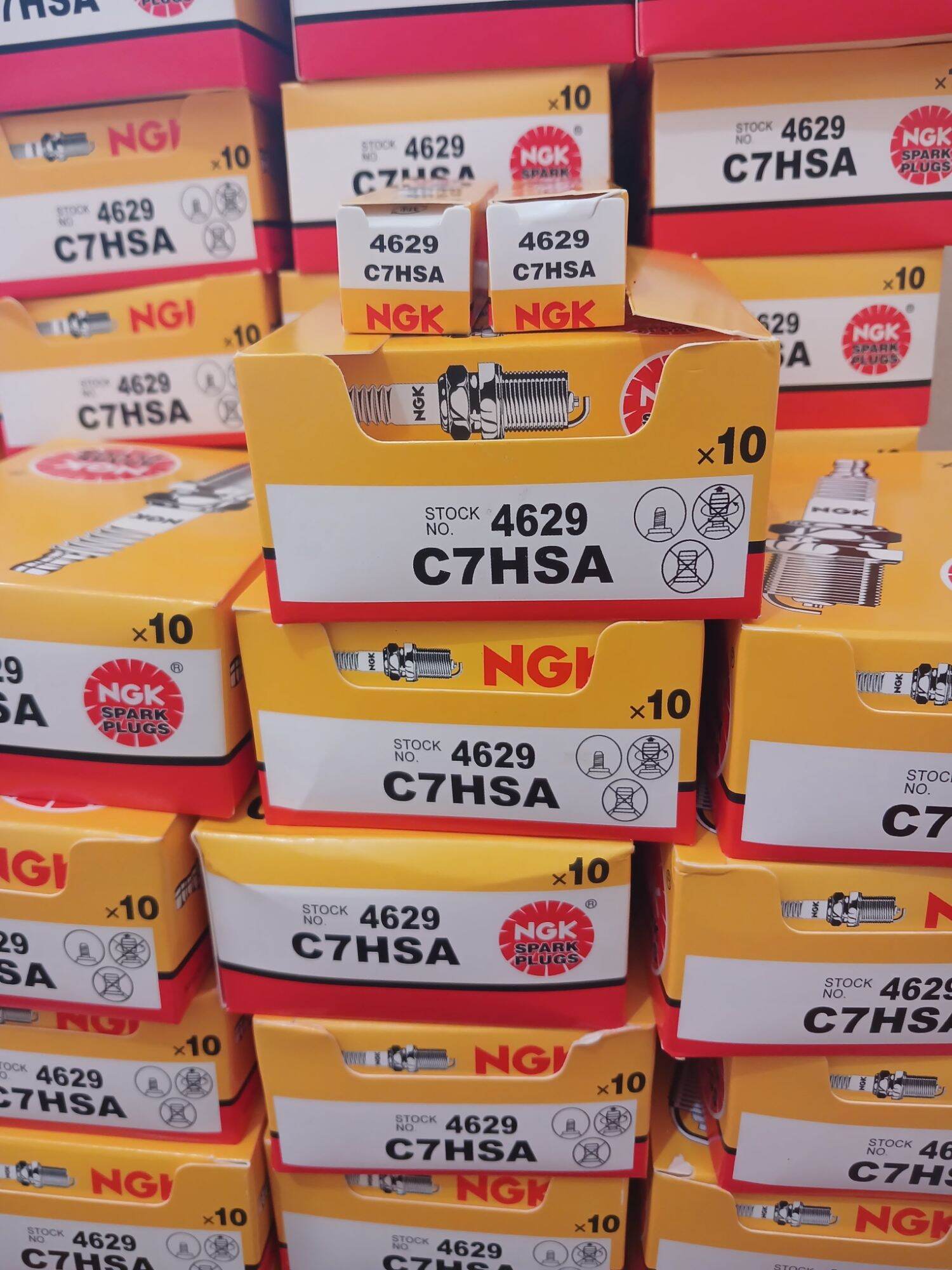 10 PCs pack spark plug NGK c7hsa spark plug Mio sporty Mio smile Mio karbu spark plug grand supra X duck Harga 42,500 rupiah*Gratis Ongkir