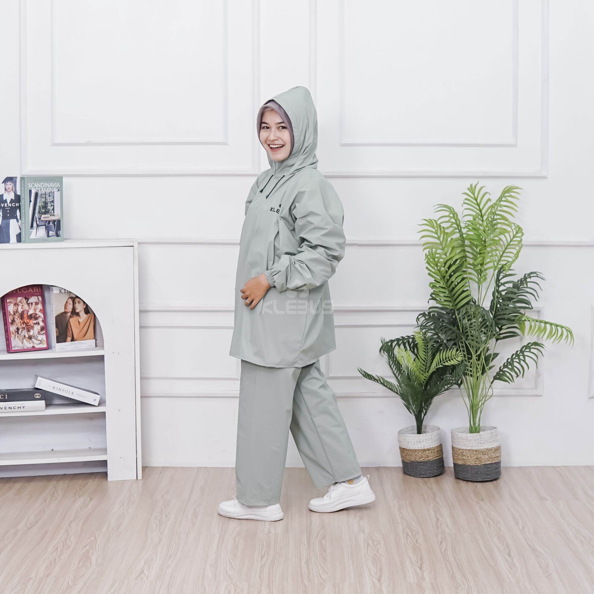 Newest Men Women thick anti-fall hoodie raincoat Harga 65,000 rupiah*Gratis Ongkir