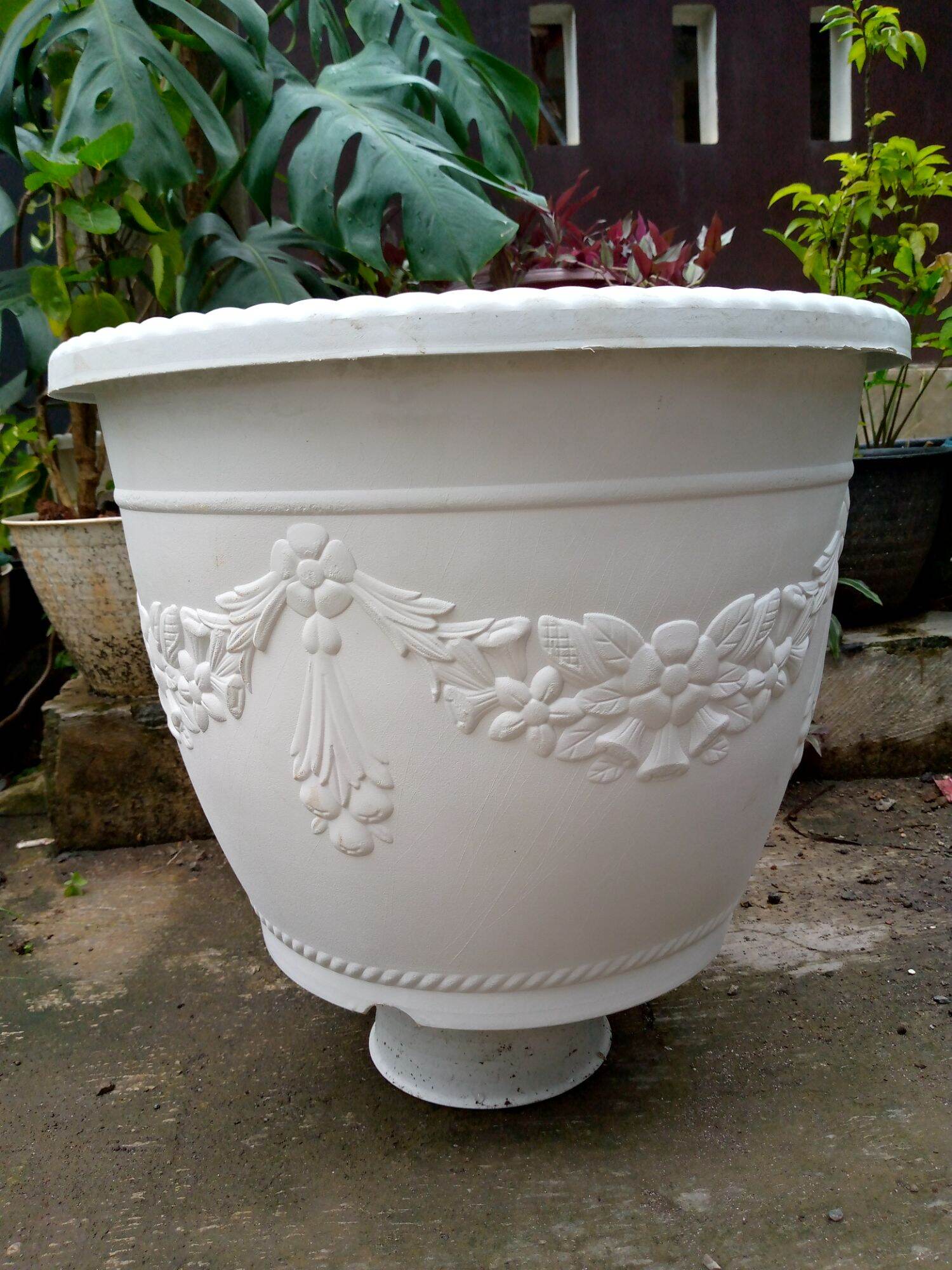 Pot Bunga Besar Ukuran 45/Pot Tanaman KB Shallom glory 45 Motif Kembang Timbul