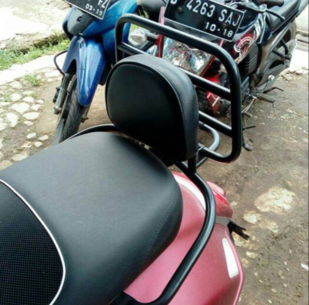 backrack/backrest/rear carrier hitamchrome Vespa GTS super GTS 300