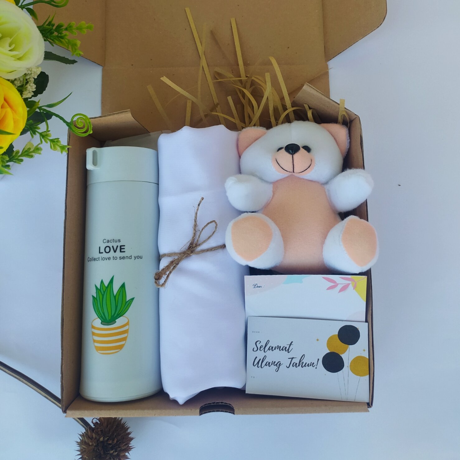 Hampers ulang tahun, anniversary,hadiah, bingkisan isi Teddy bear dan Tumbler
