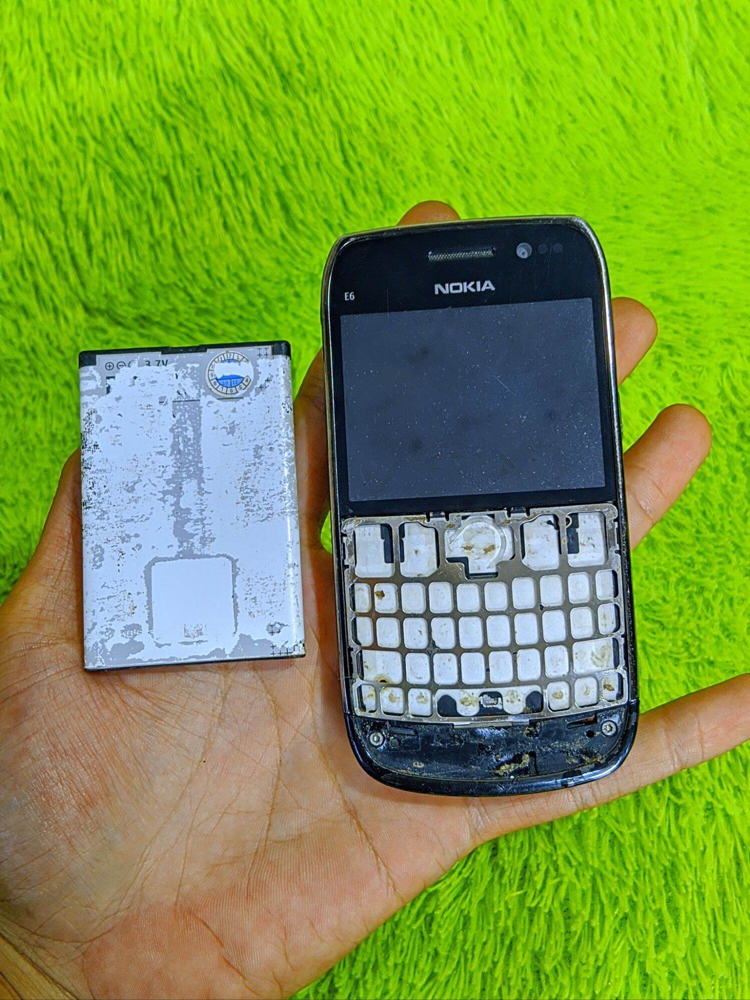 Nokia E6-00 8Gb Symbian Original Harga  79,999 Ringgit*Penghantaran Percuma
