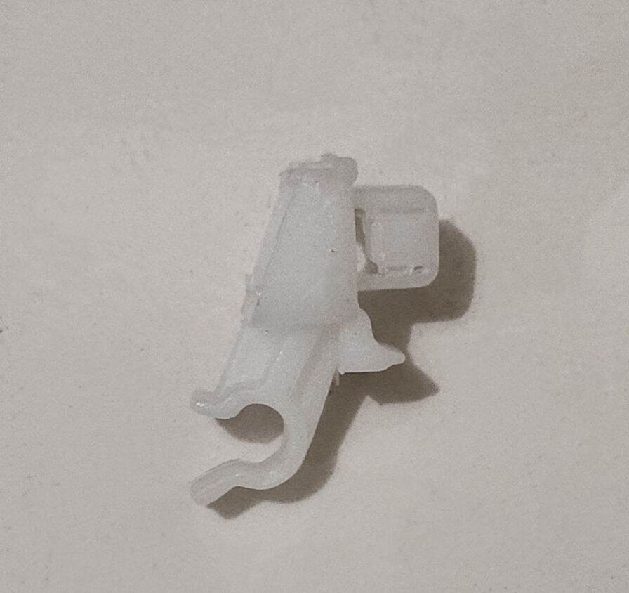 1pcs Klip Dudukan Tiang Kap Mesin Toyota Innova Harga 11,000 rupiah*Gratis Ongkir