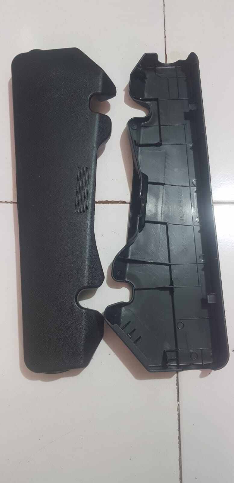 Cover tutup bawa jok paling belakang Fortuner VRZ Original Harga untuk satuan Harga  200,000 Ringgit*Penghantaran Percuma