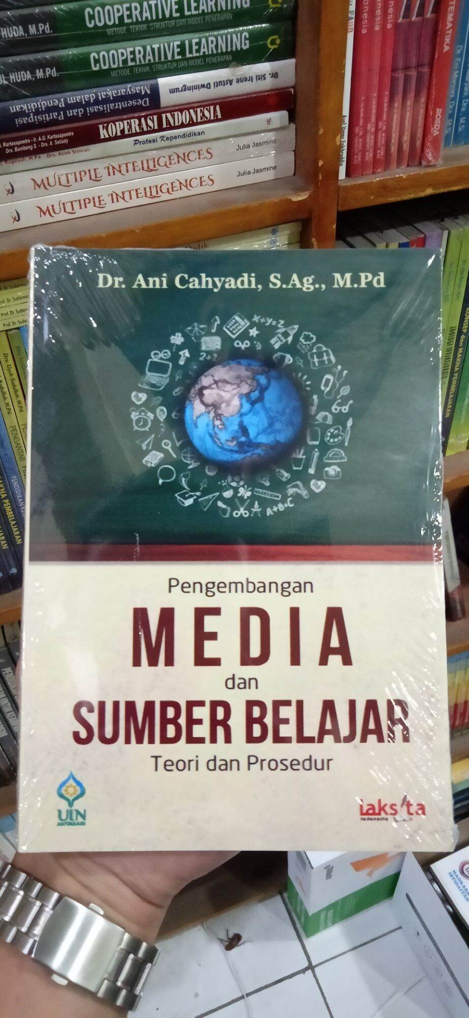 BUKU PENGEMBANGAN MEDIA DAN SUMBER BELAJAR | Lazada Indonesia