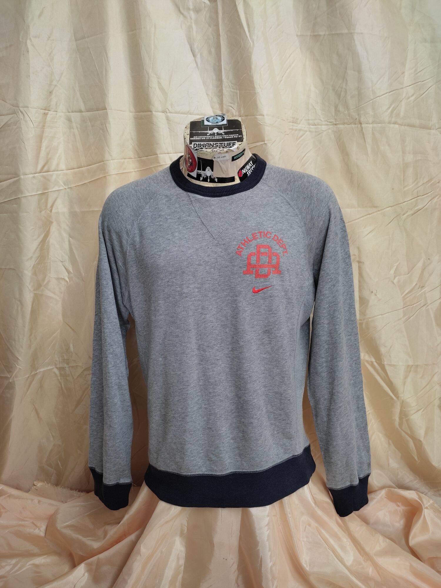 nike crew neck sweatshirt