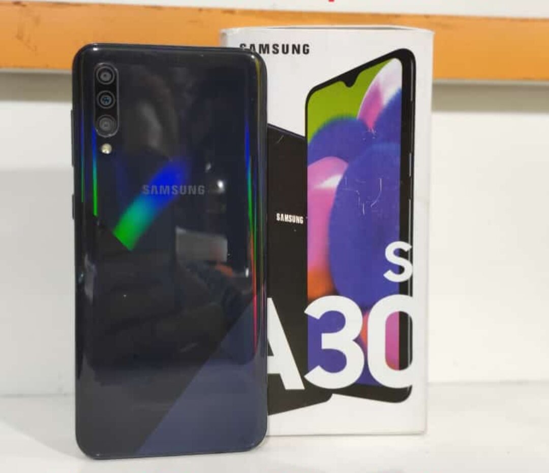 second Samsung A30S 4/64 fullset normal Harga 1,859,500 rupiah*Gratis Ongkir