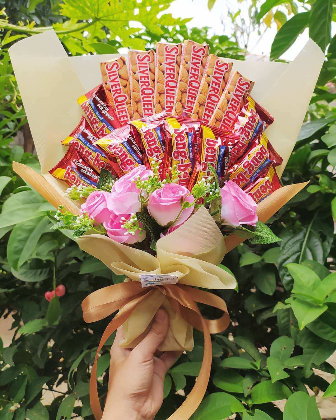 (S) BUKET PREMIUM COKLAT SILVERQUEEN CREAM GOLD VALENTINE / Anniversary
