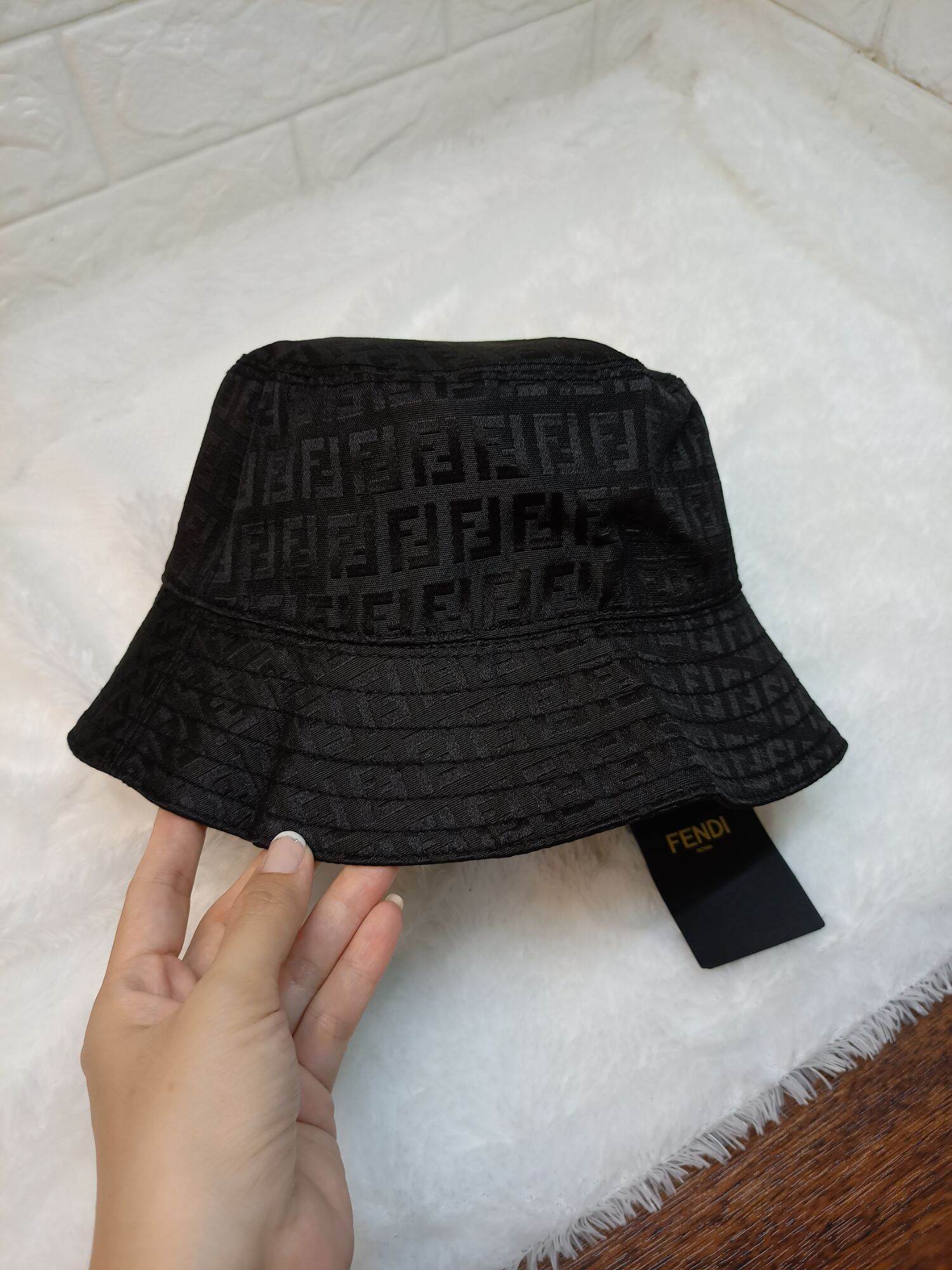 Topi Fendi (hitam motif) bucket hat 