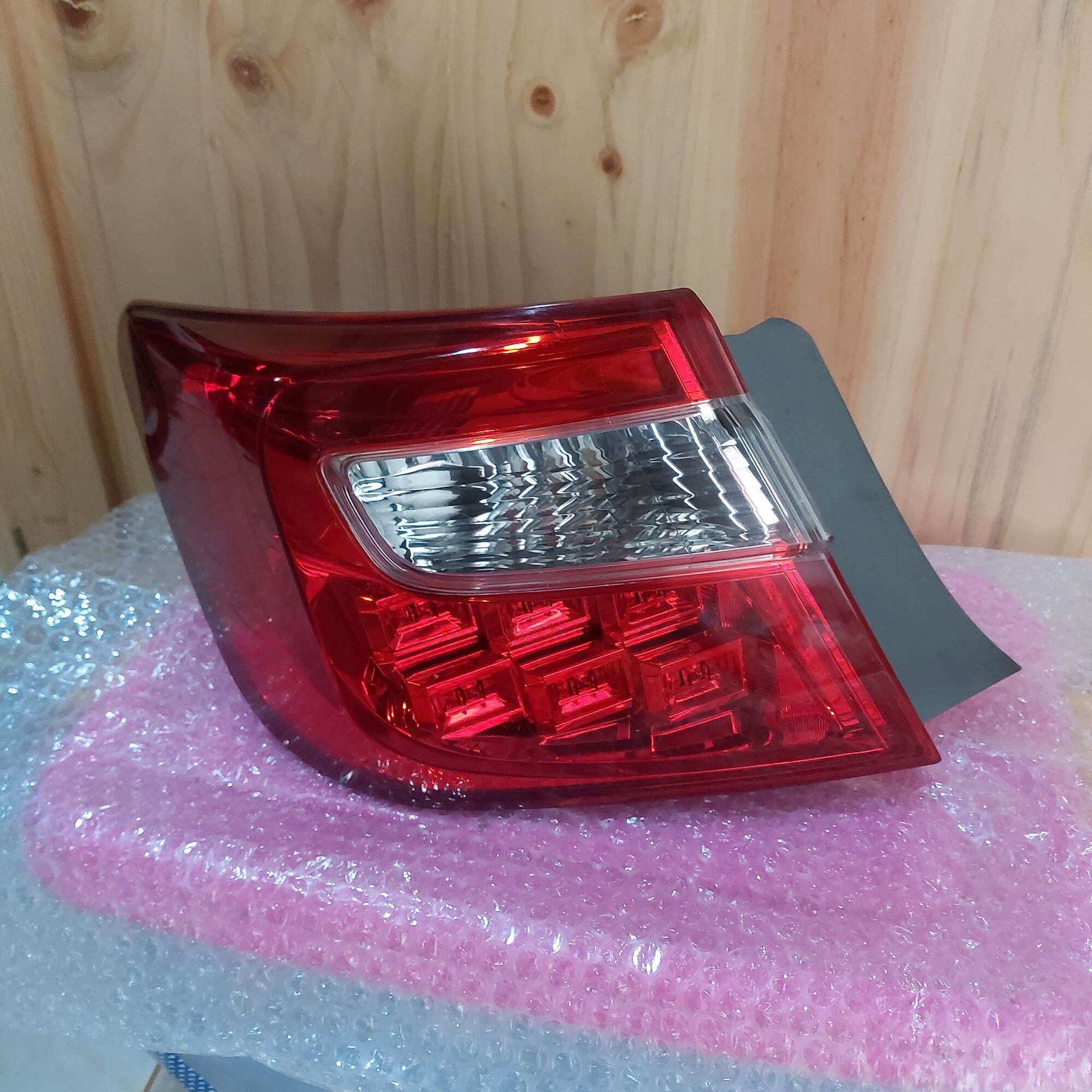 Lampu belakang Camry 2012 2013 2014 kiri Original Harga 1,750,000 rupiah*Gratis Ongkir