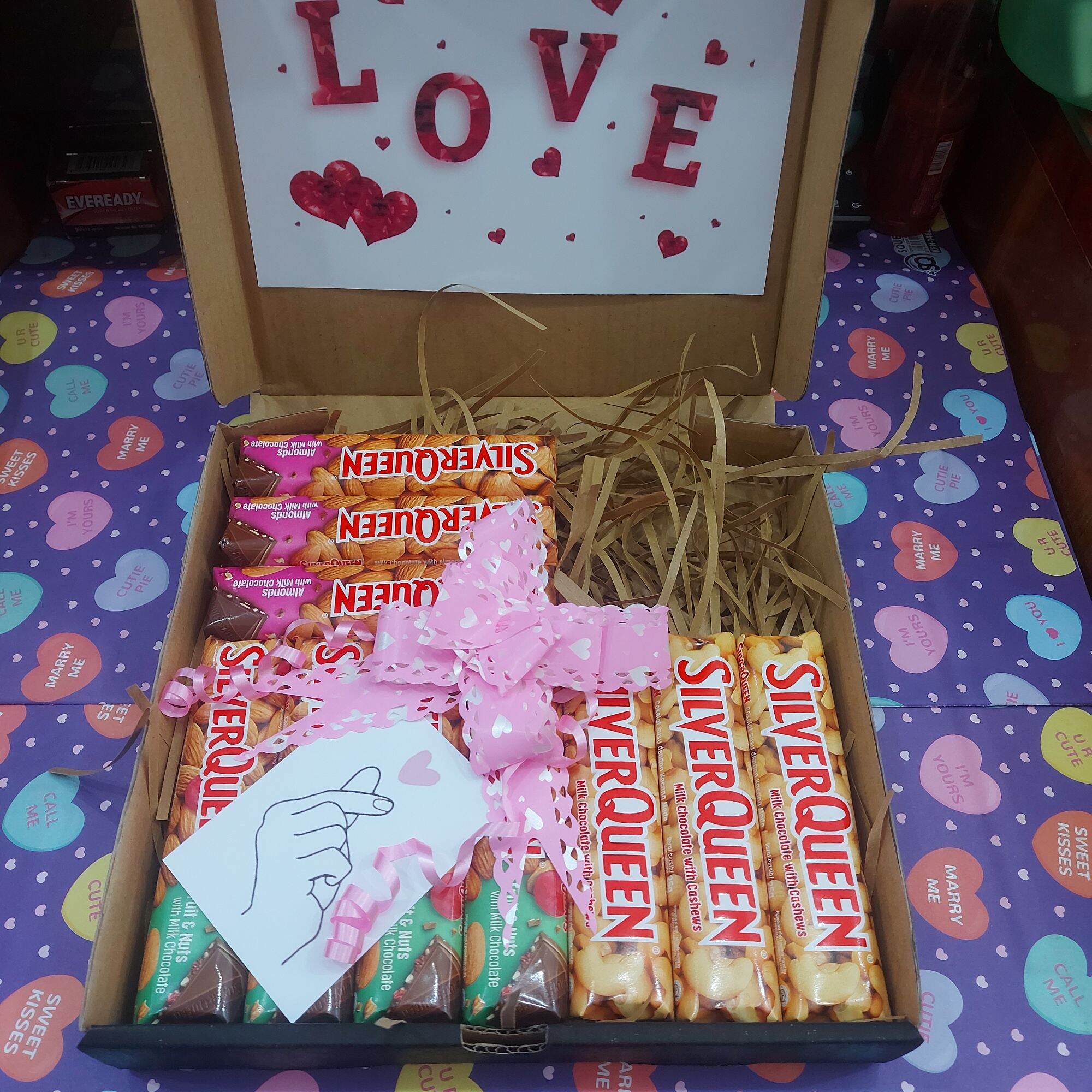 snack coklat love , coklat bentuk hati , dengan box
