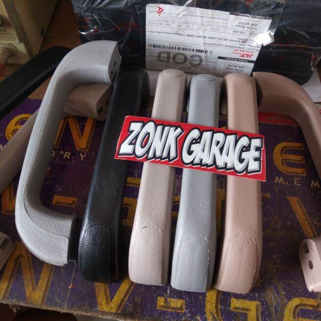 handle pegangan tangan interior dalam mobil Toyota Avanza Xenia Rush Harga  13,000 Ringgit*Penghantaran Percuma