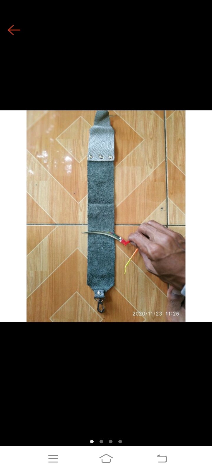 STROPING KULIT ASLI.PUNGSINYA ADALAH finishing untuk menghaluskan pisau taji setelah di asah menggunakan batu asah. pisau lebih clinggg,halus dan lebih tajam. cara pakai cukup di gosok