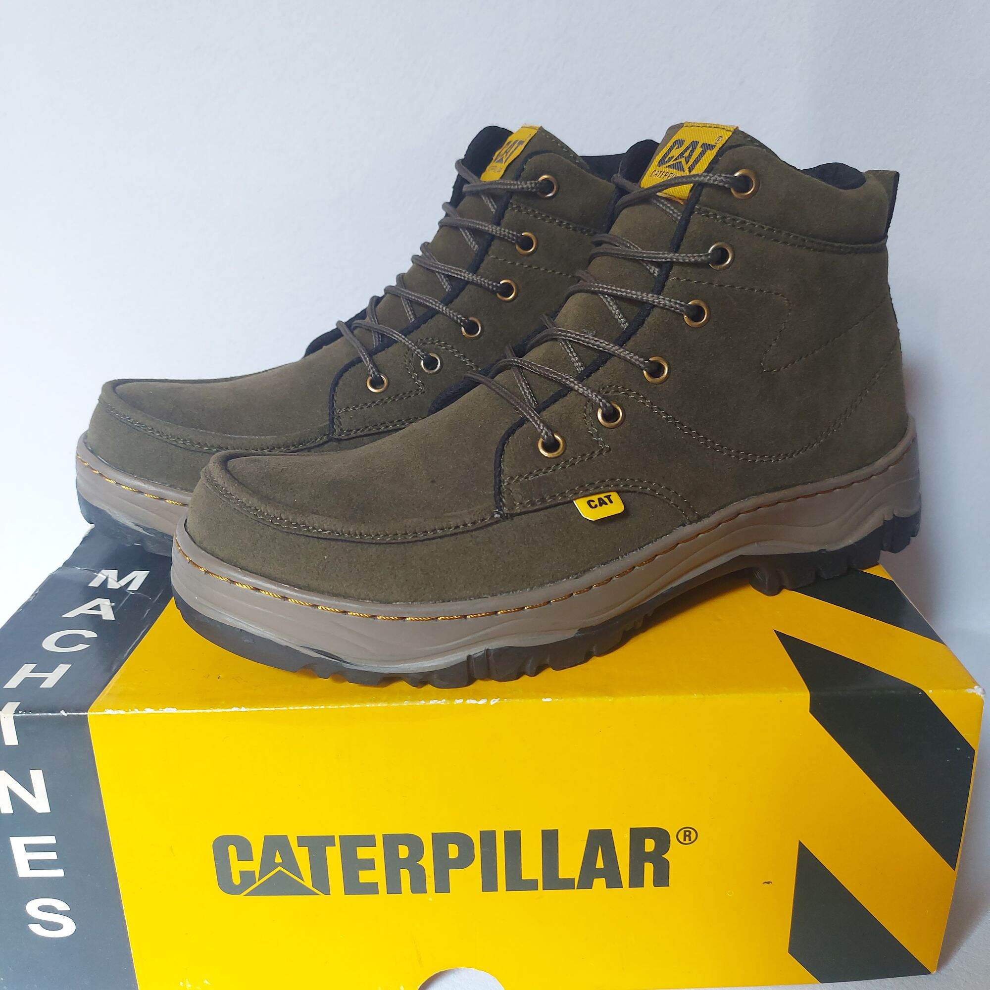 sepatu semi boots pria kekinian bisa buat gaya sangat aman dan nyaman di pakai fashionable Harga 79,000 rupiah*Gratis Ongkir