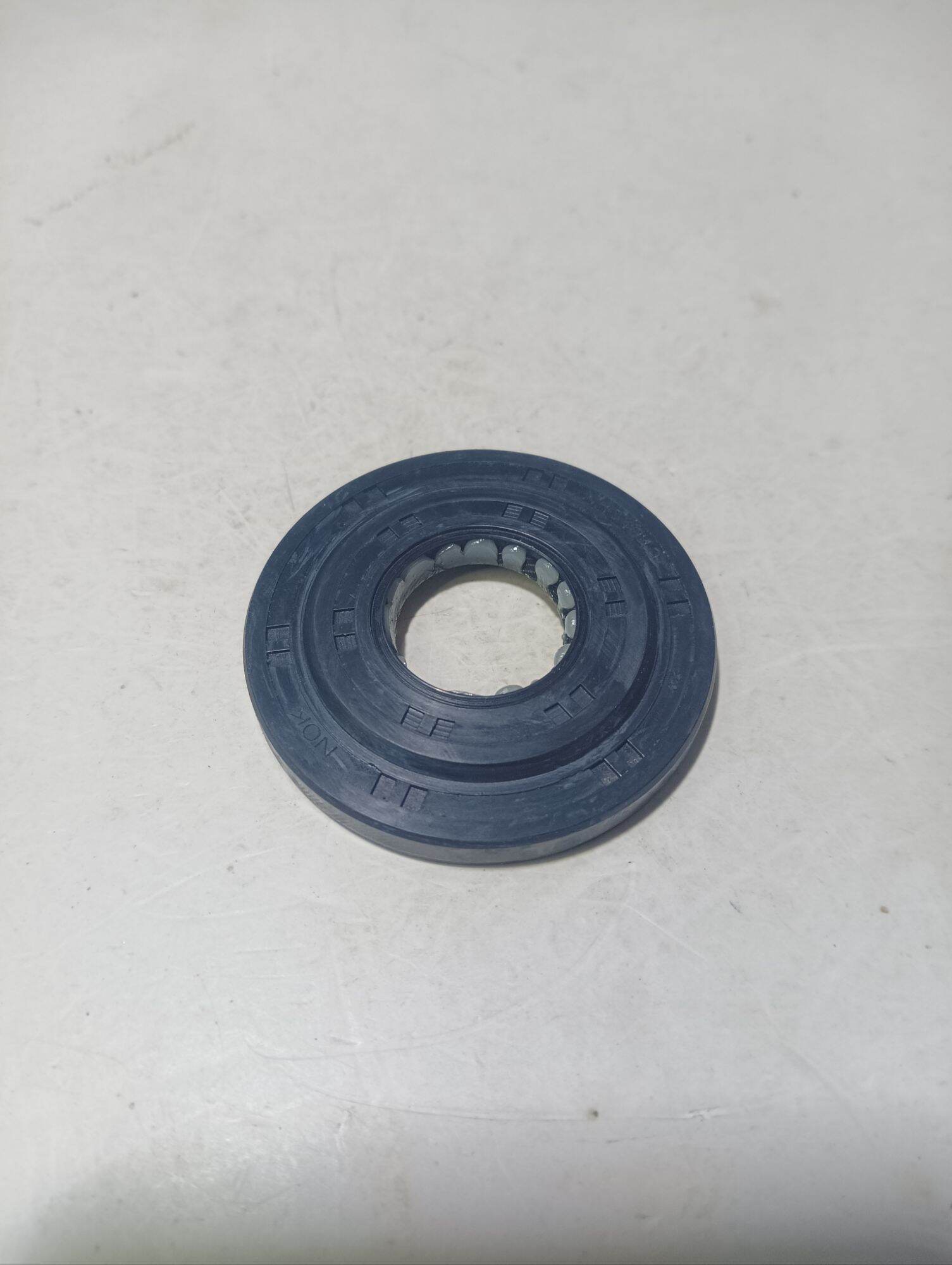 Oil Seal Kruk Krug As Beat Vario Scoopy KVB NOK 20,8 x 52 x 6 x 7,5 Harga 8,500 rupiah*Gratis Ongkir