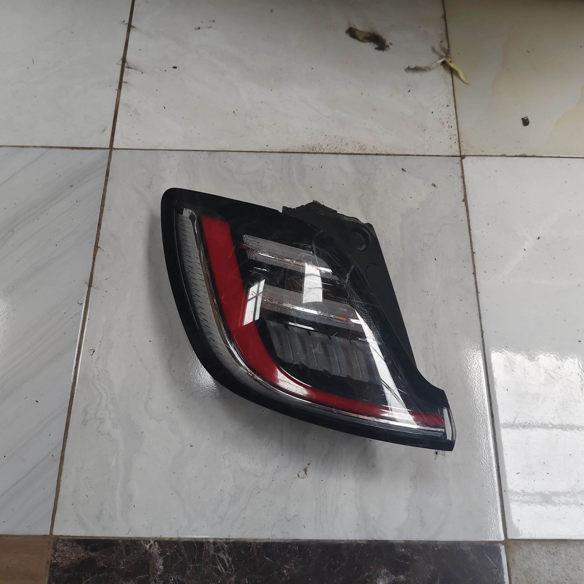 Original stoplamp rear brake light Wuling cloud EV left red White 2024 2025 Harga 1,350,000 rupiah*Gratis Ongkir