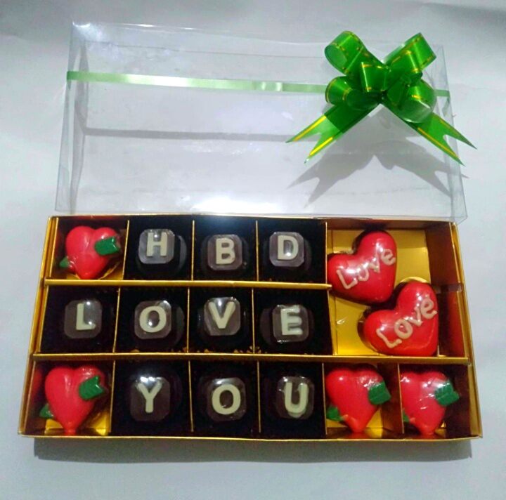 SPESIAL.!!!Coklat hadiah ultah#coklat ucapan (18 sekat)