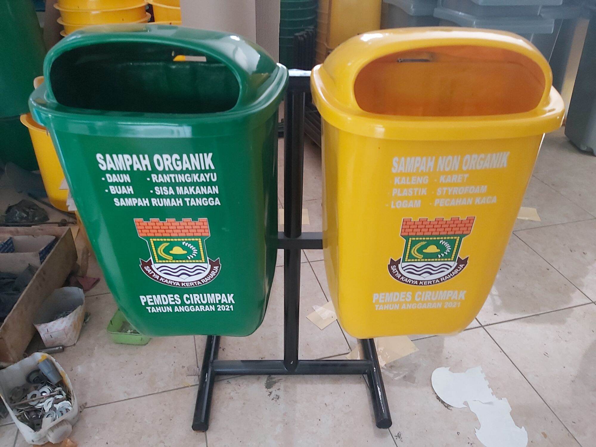 Tempat Sampah 2 Pilah Model Oval Tempat Sampah Gantung Tempat Sampah Double Lazada Indonesia 6916