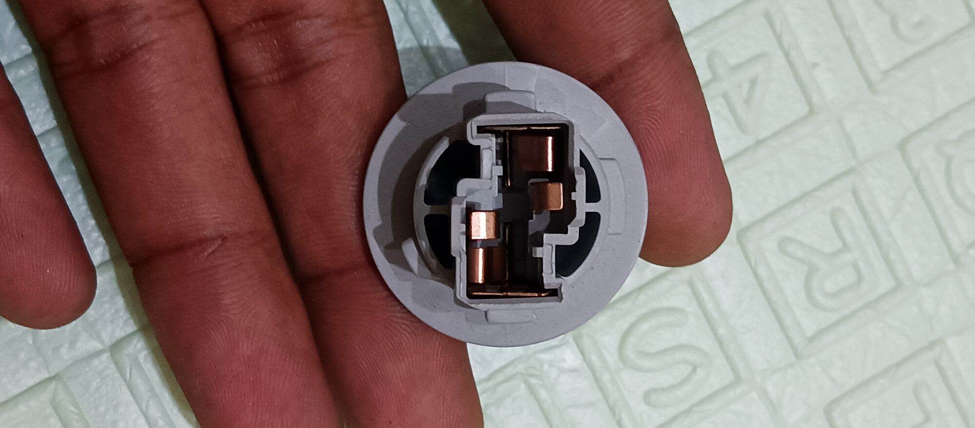 fiting lampu sen soket lampu sen sein riting lampu Avanza Innova Xenia rush Terios Fortuner universal Harga 15,000 rupiah*Gratis Ongkir