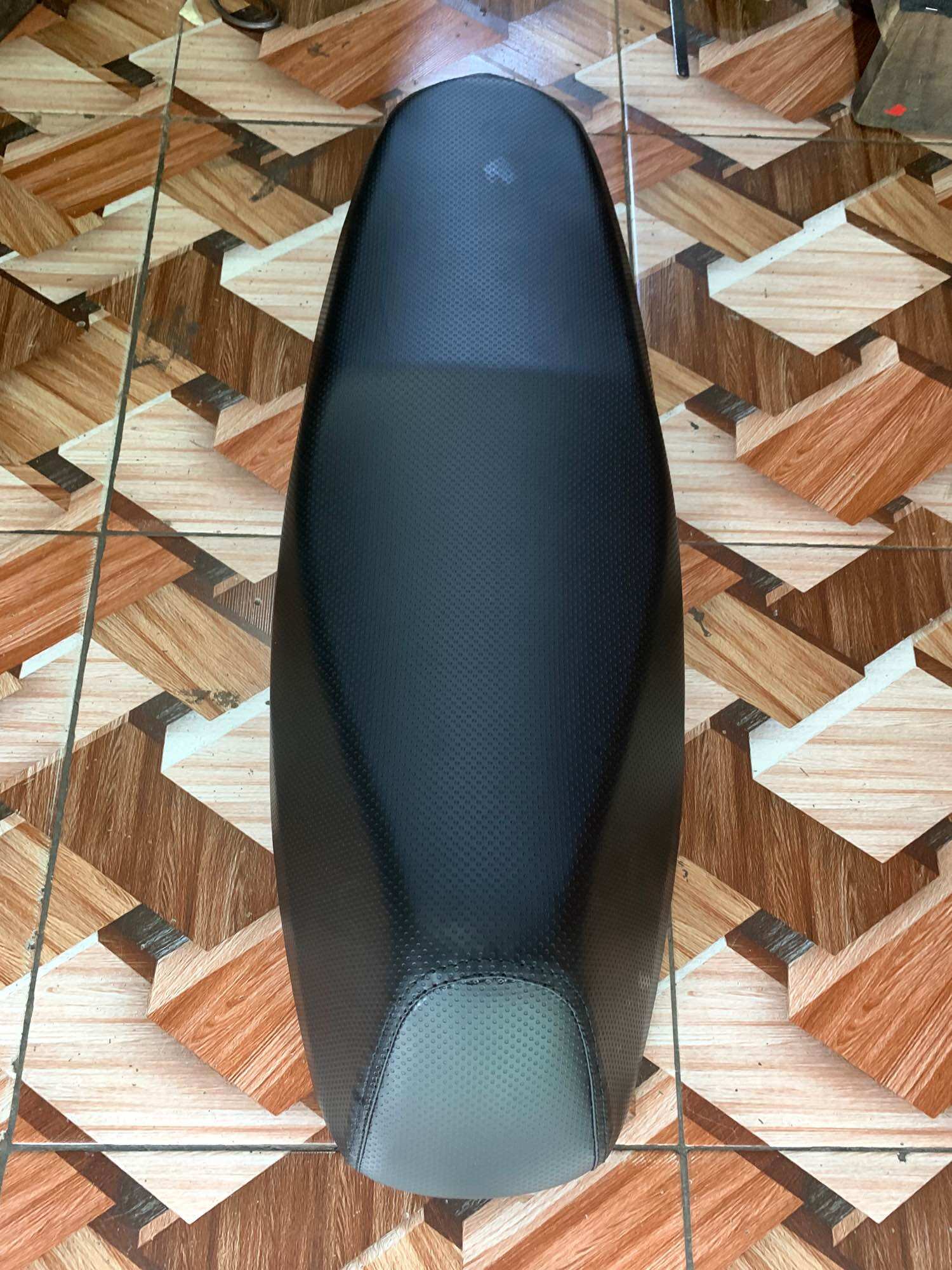 Motorcycle seat leather/plain black seat cover (head sewing) 6 motifs, for best selling beat/Metric & duck motorcycle Harga 17,900 rupiah*Gratis Ongkir