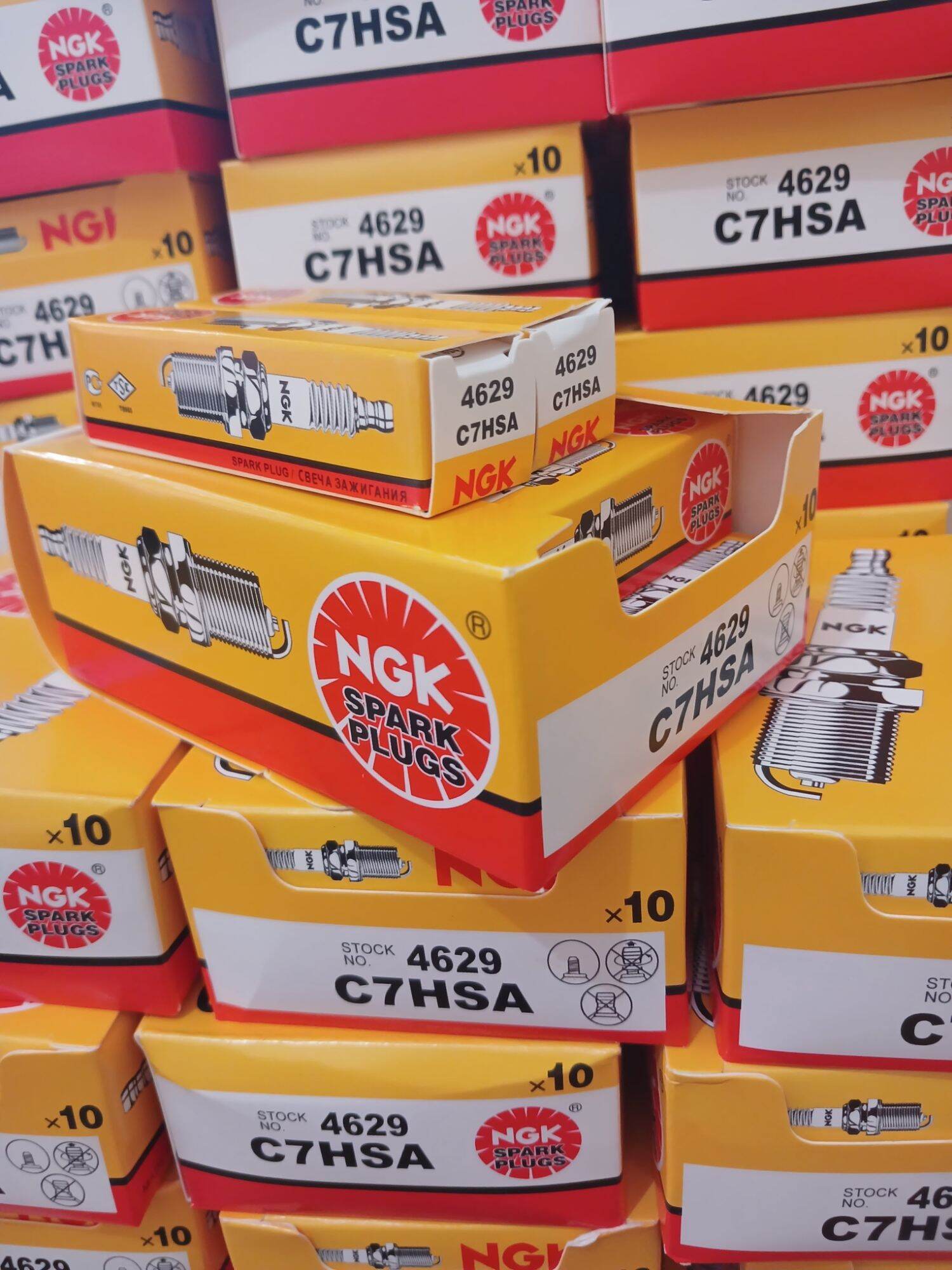 Spark plug NGK c7 1 box ISI 10 spark plug Mio Spark Plug Grand spark plug duck spark plug supra Harga 43,500 rupiah*Gratis Ongkir