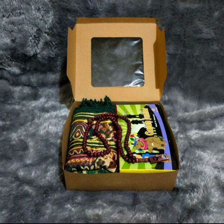 PAKET HAMPERS ANAK TERMURAH( sarung dan sajadah)