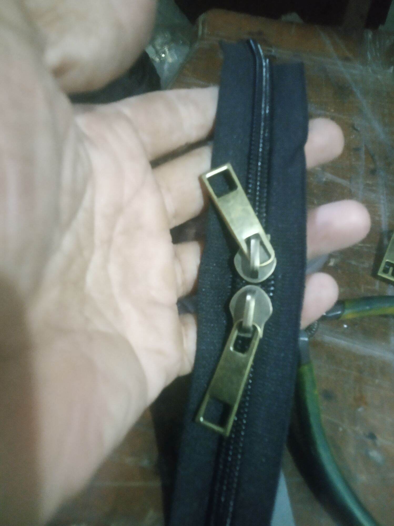 Paket resleting no.8 daun resleting hitam 2 meter + kepala anti gold 2 pcs rel coil plastik. REPARASI TAS DLL.