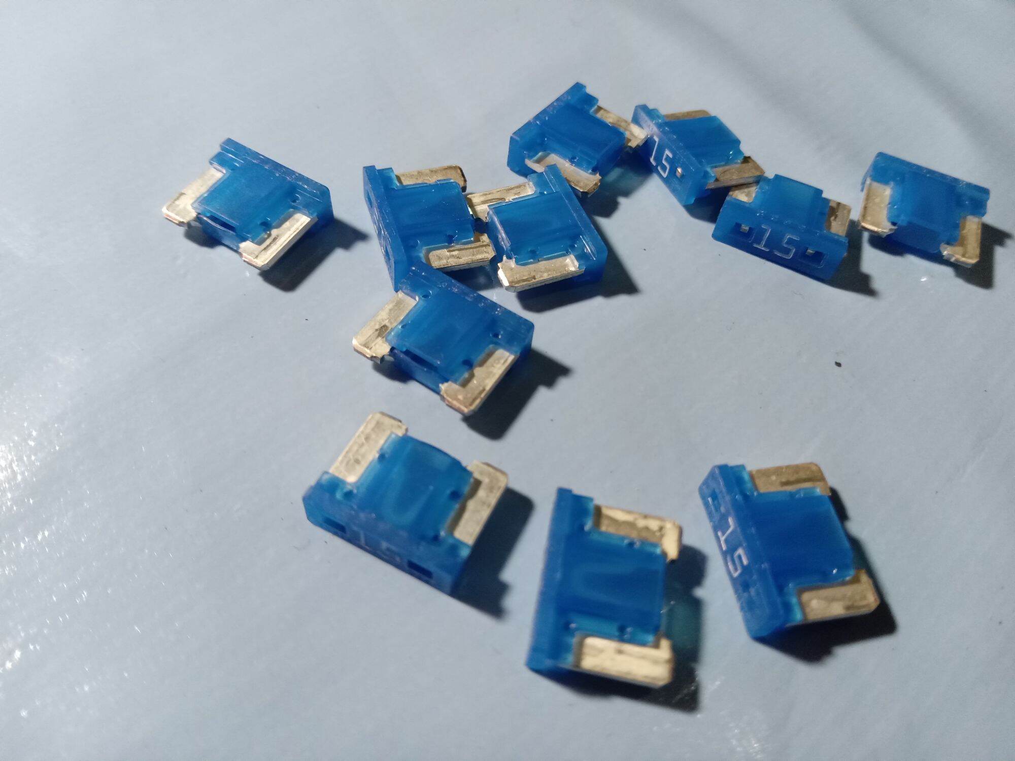 sikring fuse mini 15a Harga  1,000 Ringgit*Penghantaran Percuma