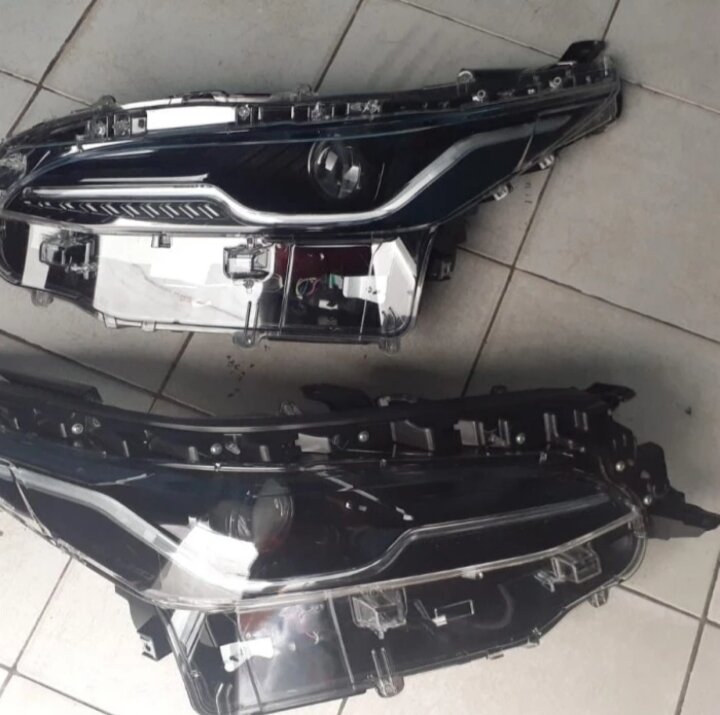 Lampu depan headlamp Toyota Fortuner vrz gr facelift 2022 original Harga 4,350,000 rupiah*Gratis Ongkir