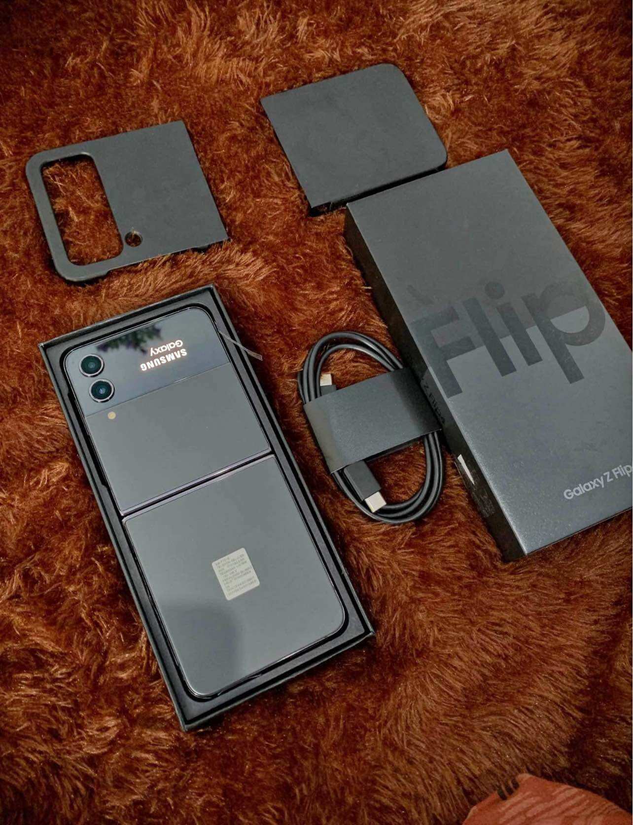 SAMSUNG Z FLIP 4 RAM 8/128&256GB (SECOND BERGARANSI) Harga 4,750,000 rupiah*Gratis Ongkir