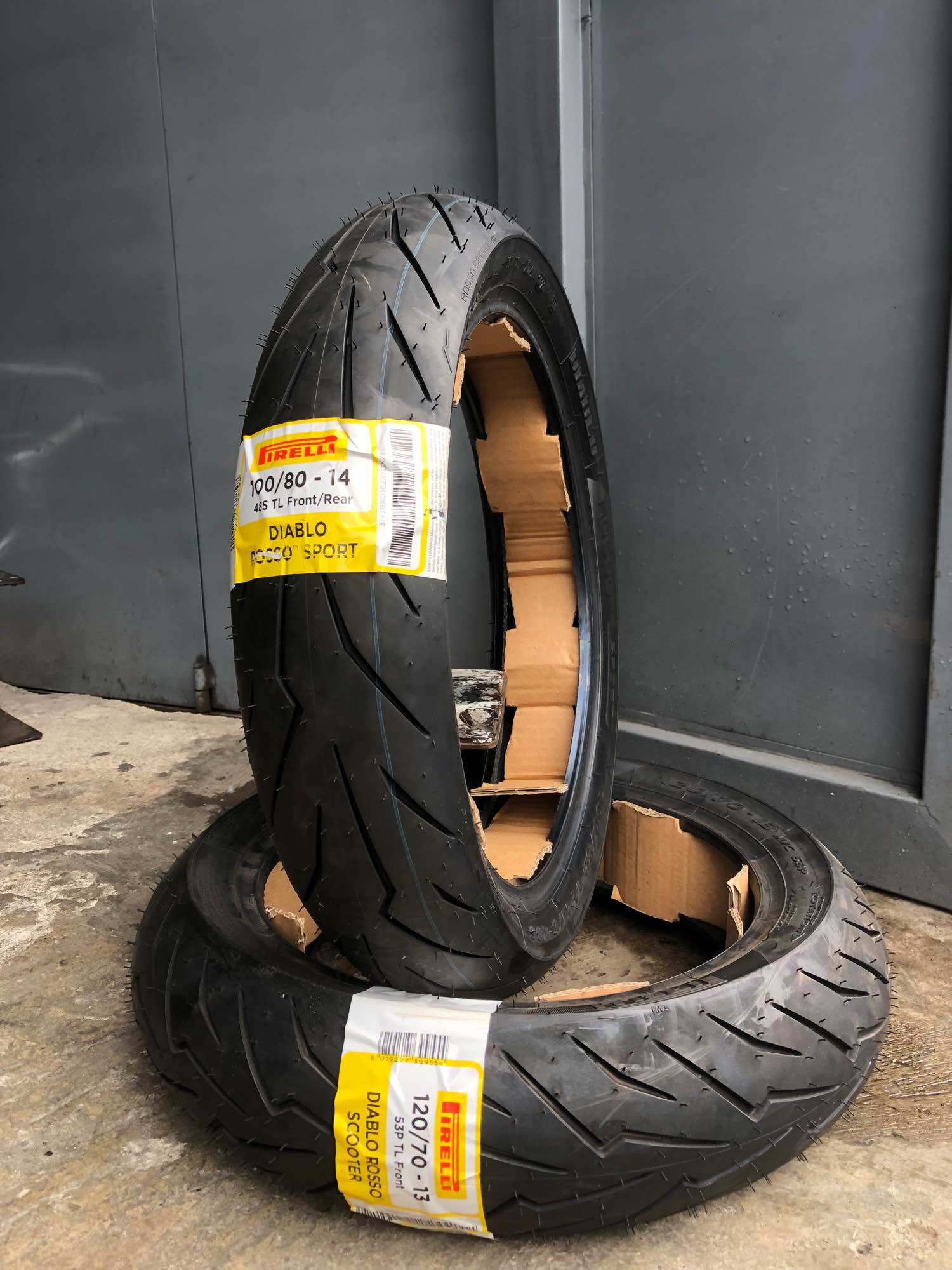 Paket Sepasang Ban ADV Vario 160 PCX 160 Pirelli Diablo rosso Sport  100/80-14 120/70-13