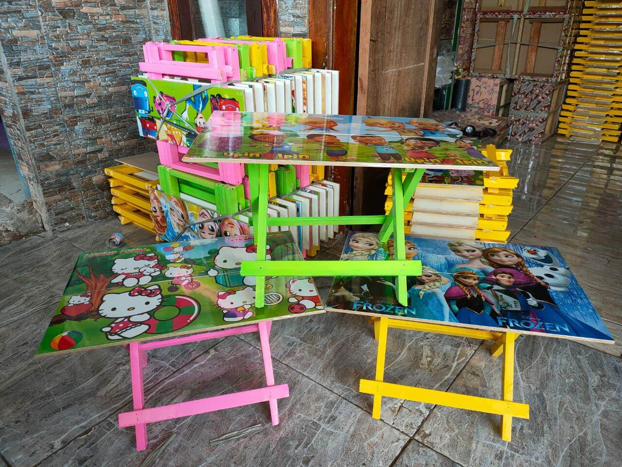 Meja Belajar Lipat kayu. 