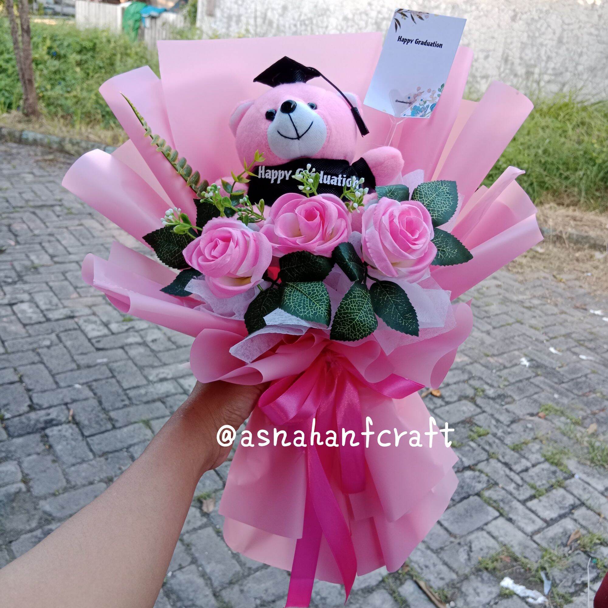 Medium Size 43*30 wisuda Doll Bouquet — Birthday Bouquet