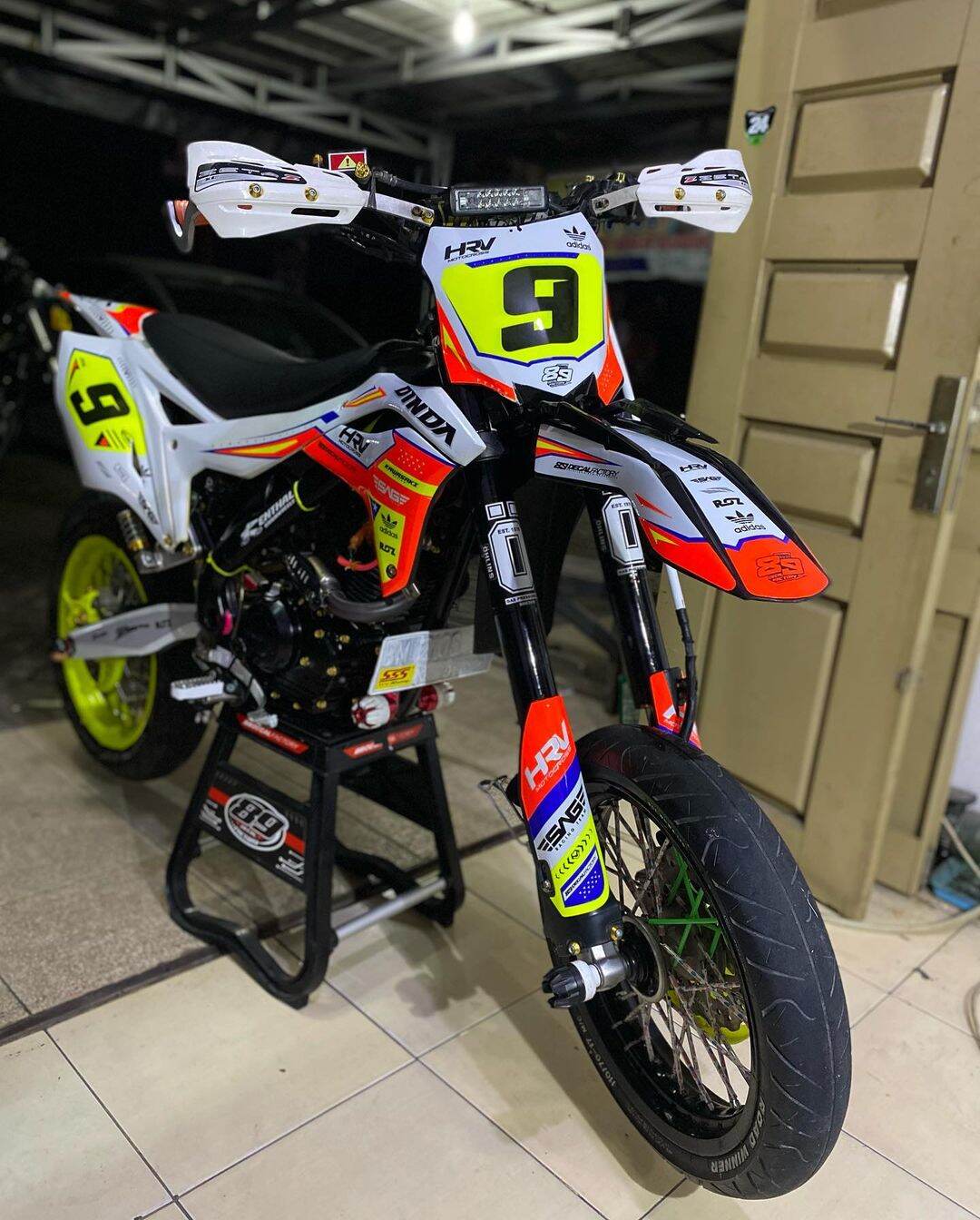 Decals stiker KLX crf full body Harga 2,700,000 rupiah*Gratis Ongkir