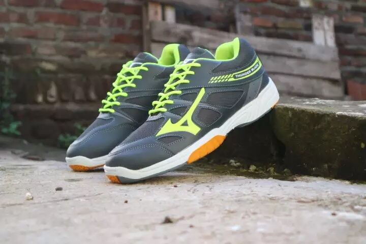 Sepatu sport hot sale mizuno