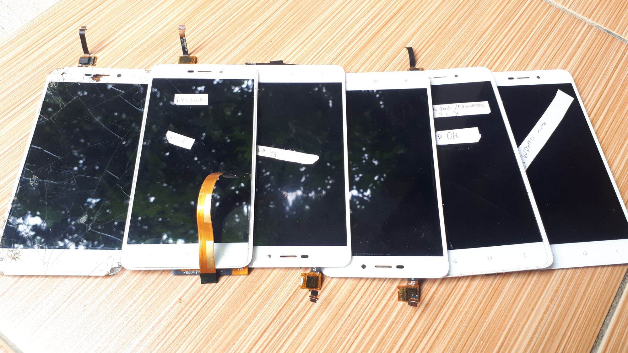 LCD REDMI 4A SCOND NORMAL MINUS TS Harga  80,000 Ringgit*Penghantaran Percuma