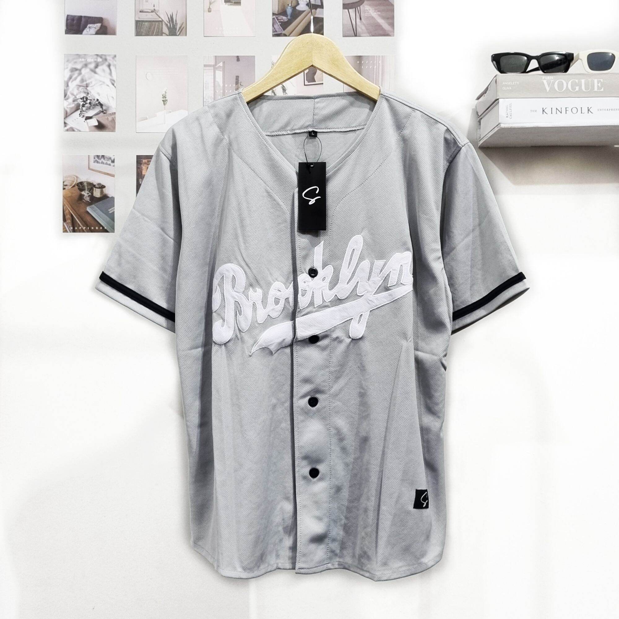 Baju baseball jersey baseball Dodgers, Fesyen Wanita, Pakaian Wanita,  Atasan di Carousell