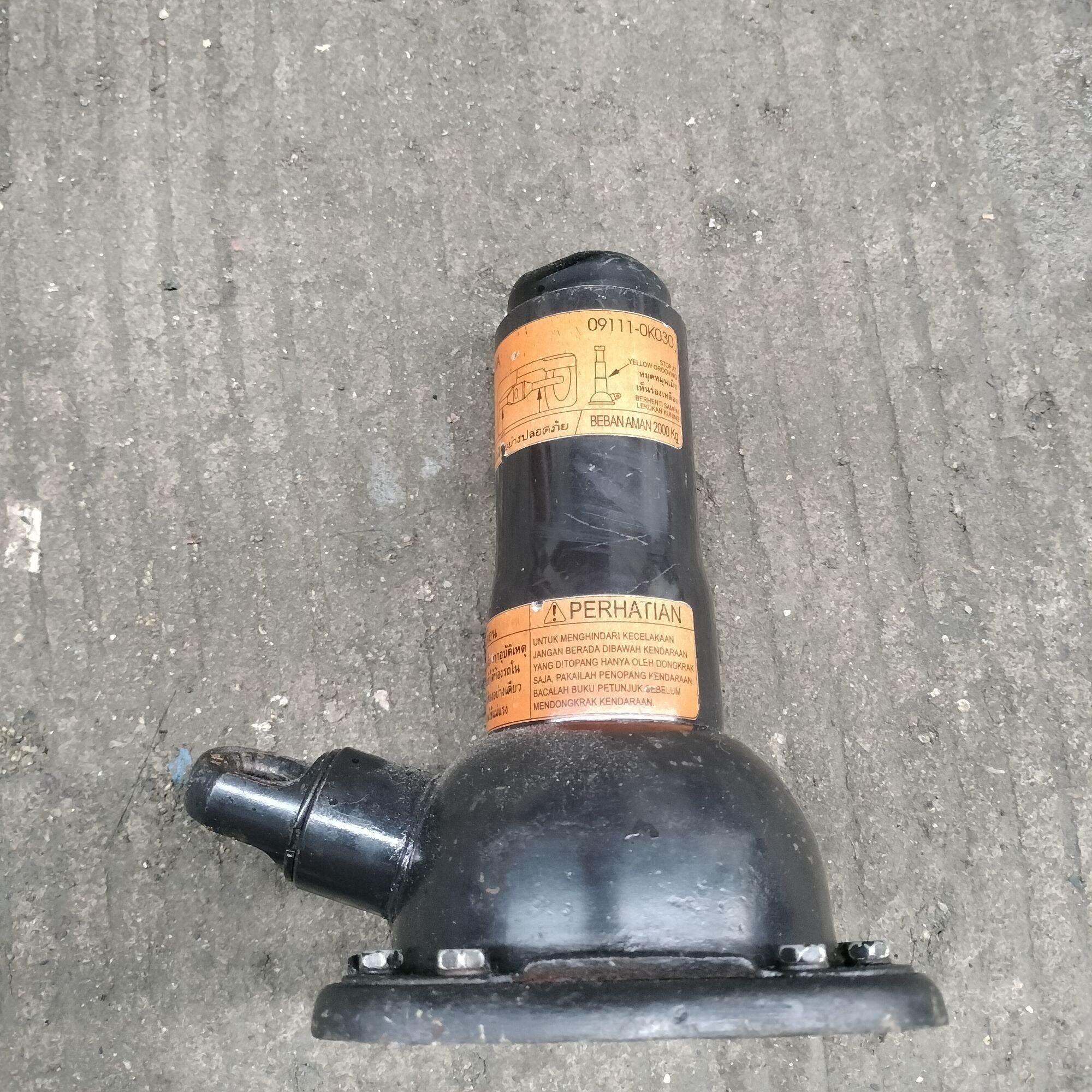 The Jack Is Original from an Innova 2015 or Below, the Item Matches the Advertisement. Giá 500,000 Đồng*Miễn phí vận chuyển