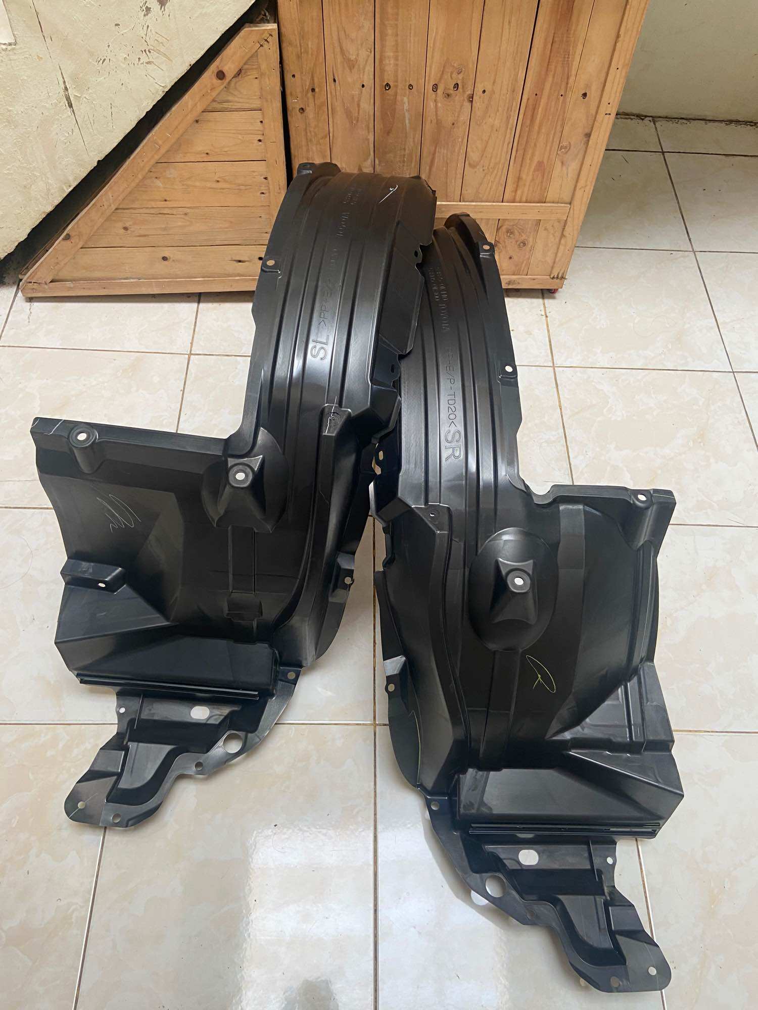 Liner Fender Fortuner Vrz Hilux revo | Spatbor depan Fortuner VRZ Hilux revo| Original Harga 1,500,000 rupiah*Gratis Ongkir