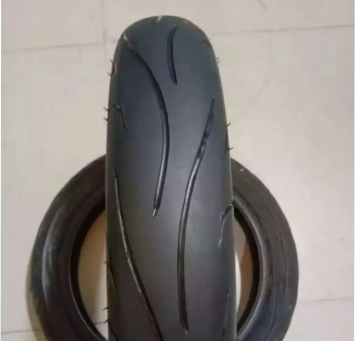 BAN MATIC TUBLES UKURAN 90/80 RING 14 SIAP NIKUNG ( MERK RANDOM) cocok untuk beat vario mio fino xeon all matic pokonya Harga  19,000 Ringgit*Penghantaran Percuma