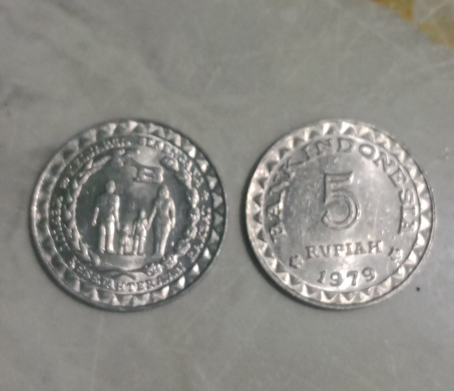 Beli Koin 2 5 Golden Online Harga Terbaik | Lazada Indonesia