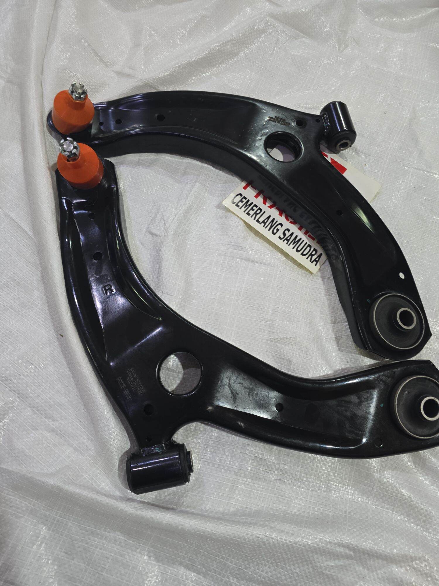 Toyota Raize LH and RH price 2PCs lower wing arm 48068-bz330 Harga 790,000 rupiah*Gratis Ongkir