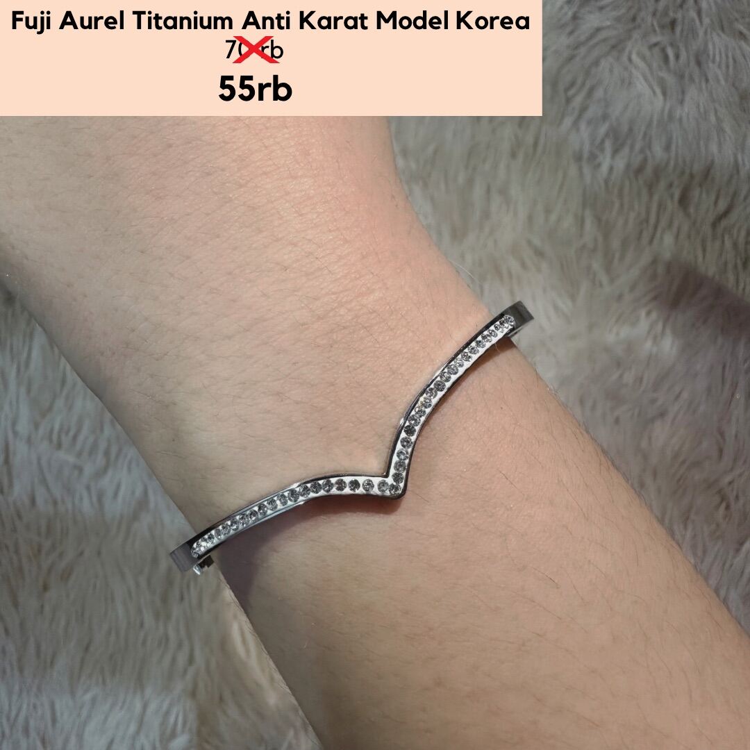 Gelang Titanium LV Clover Anti Karat Model Korea