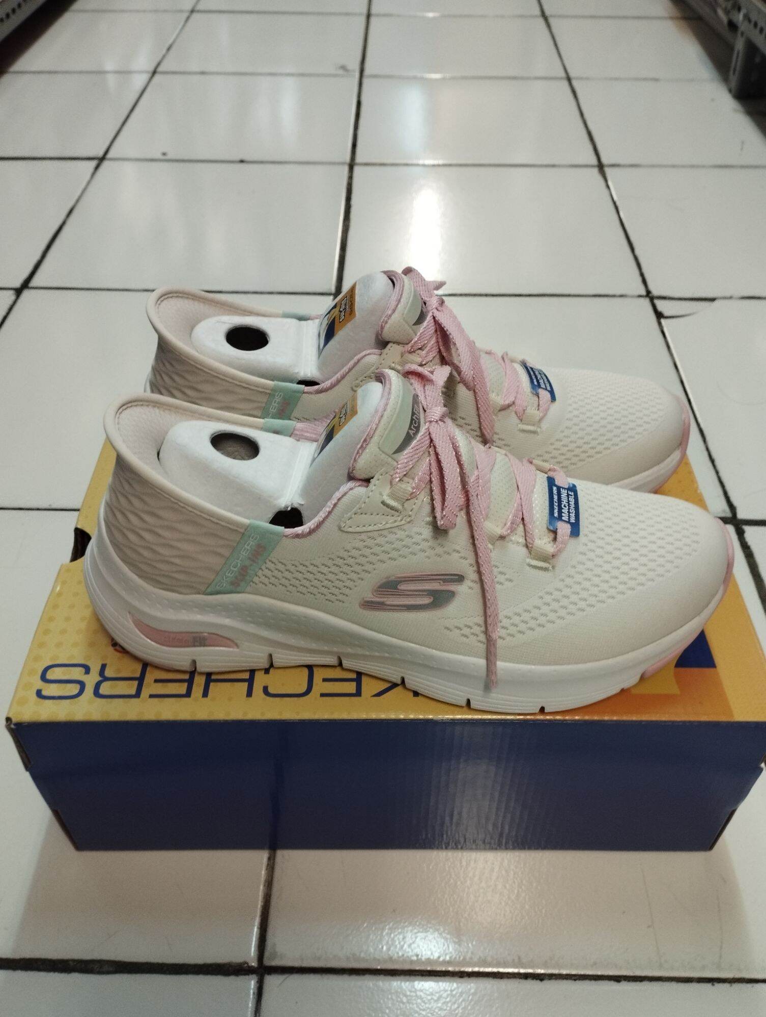 SEPATU SKECHERS SPORT ARCH FIT WOMEN Sepatu Olahraga Low Top - Main Image